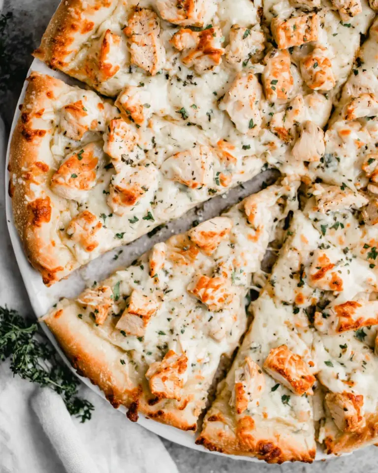 Delicious Chicken Alfredo Pizza photo
