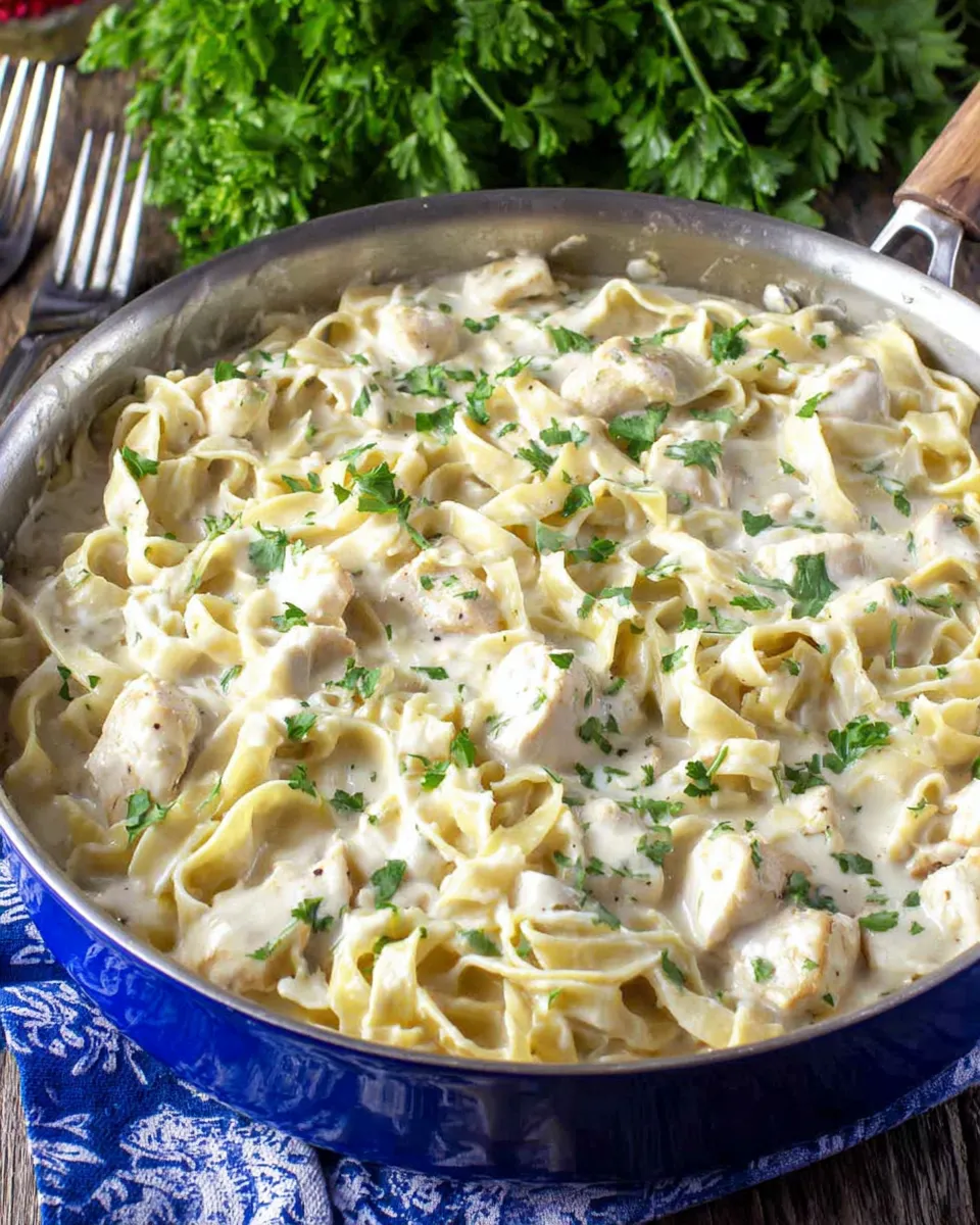 Easy One Pot Chicken Alfredo dish photo